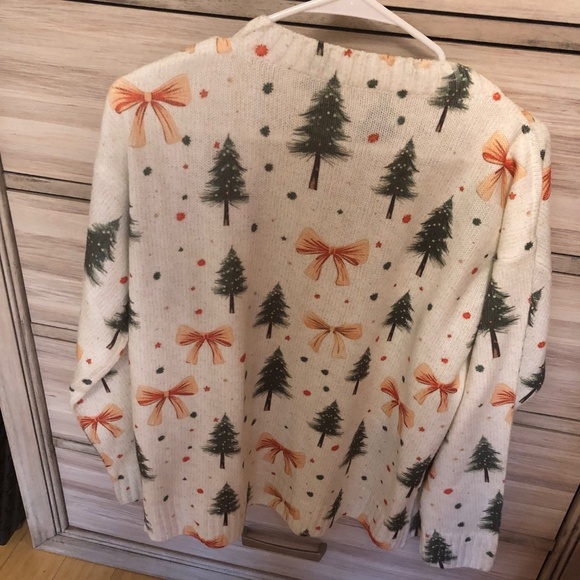 NWOT Beautiful Christmas Cardigan with Trees & Bows - Picture 3 of 3